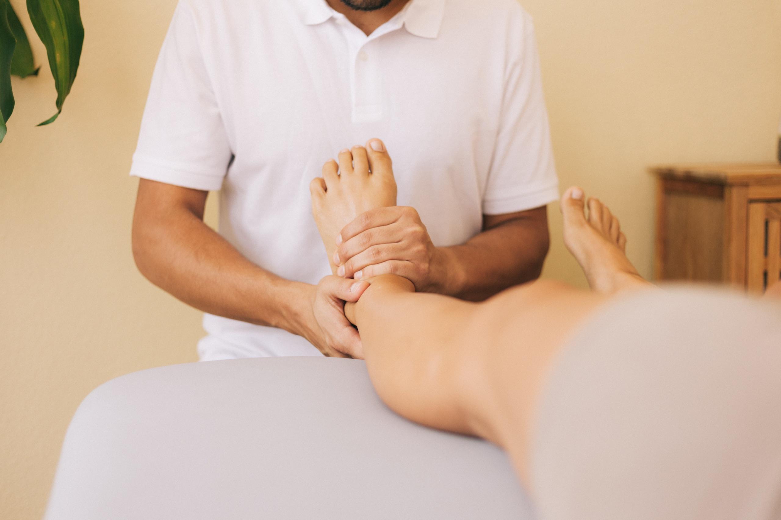 Physiotherapeutische Behandlung des Fußes auf Mallorca