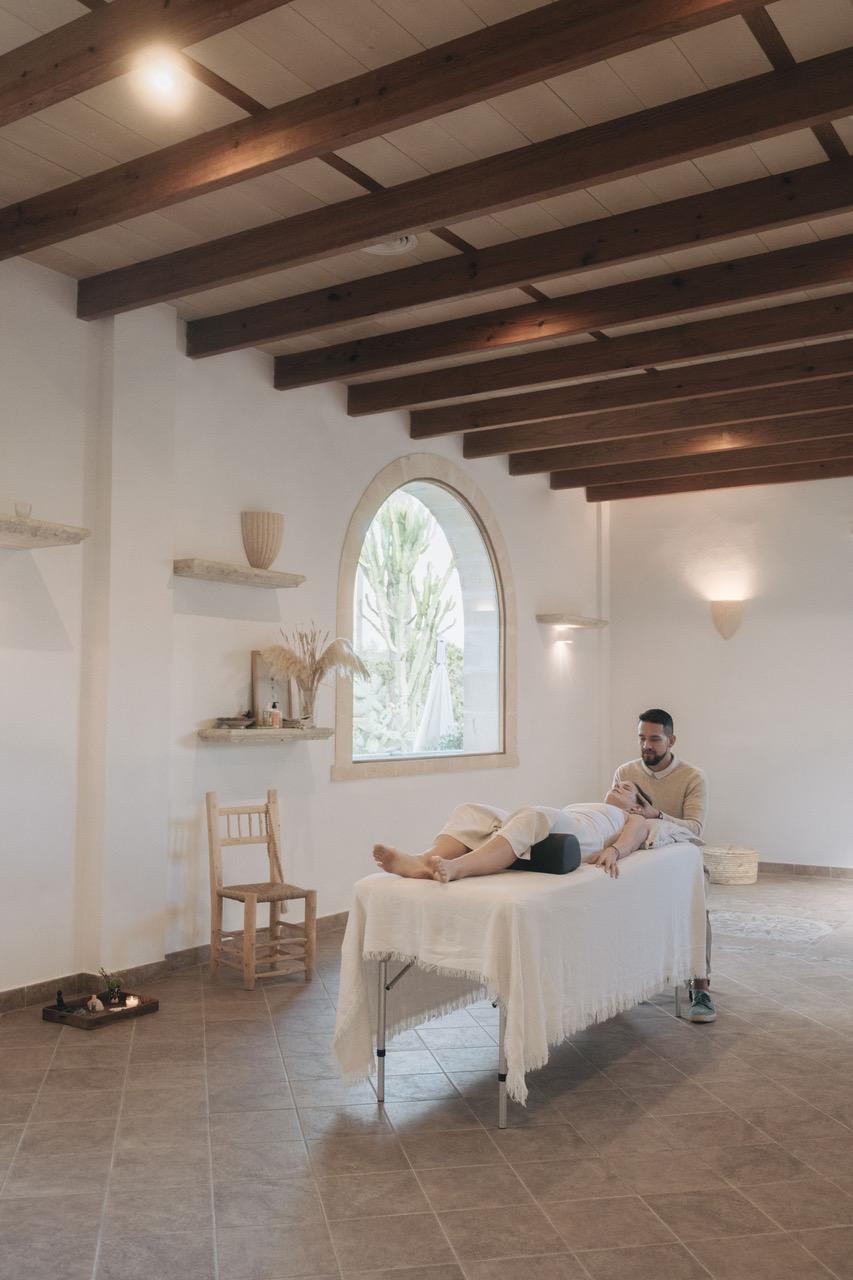 Behandlungsraum des Release Body & Mind Studio in Palmanyola, Mallorca